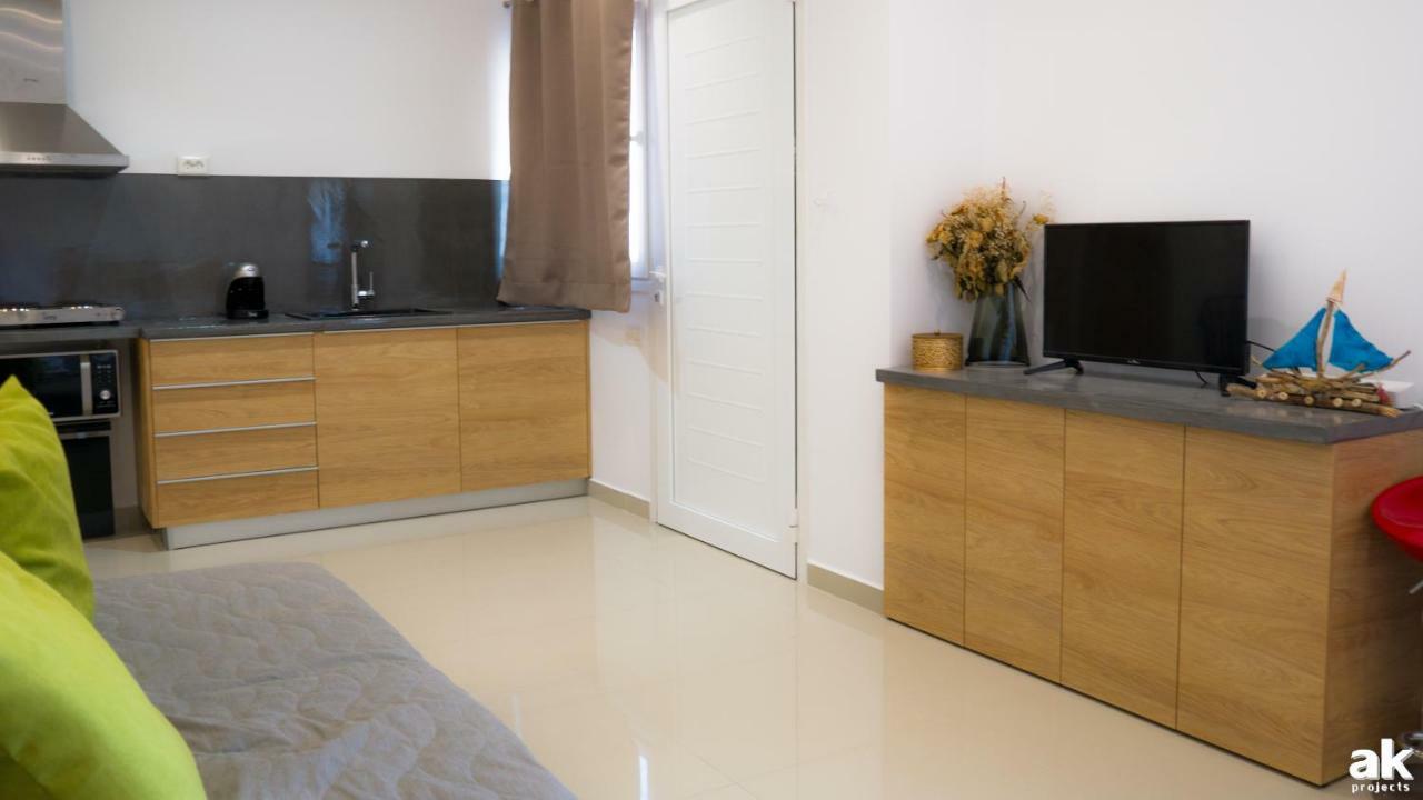 Heraklion Airport Studio Apartment Bagian luar foto